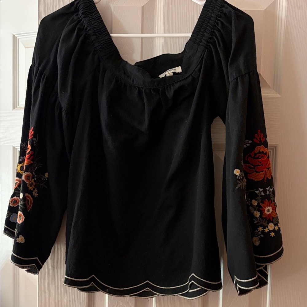 Umgee Floral Embroidered Blouse